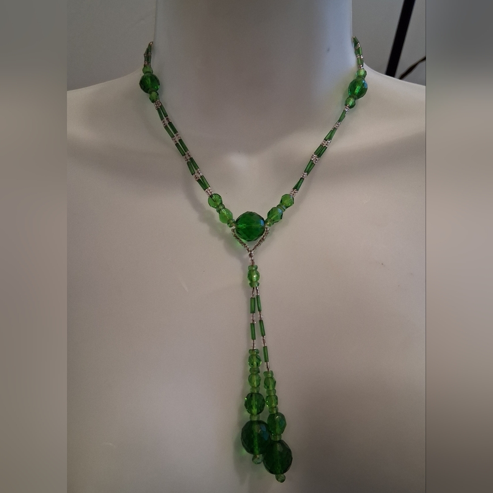 Vtg Green Glass Bead Necklace